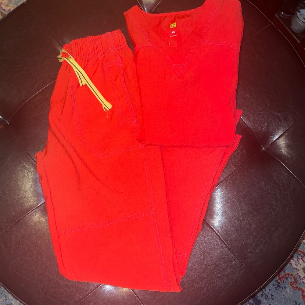 Wonder Wink scrub SET. Red